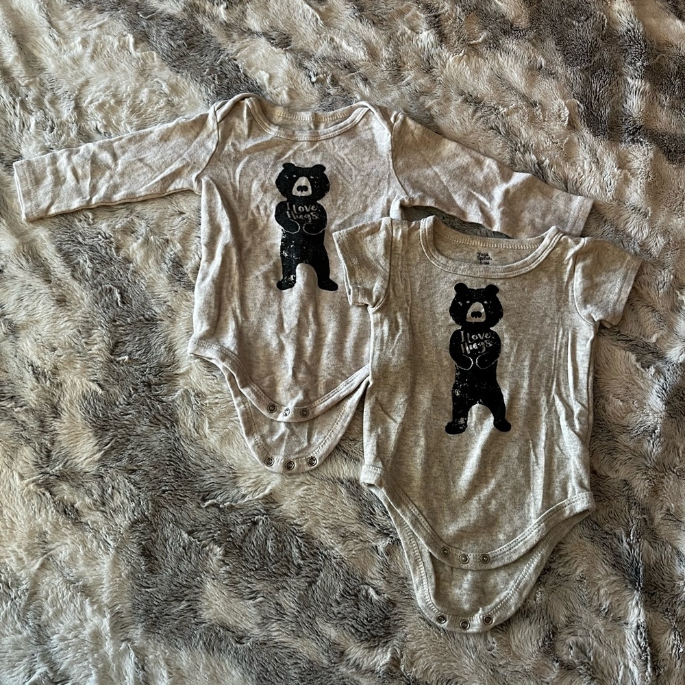 Yoga Sprout 4 pack Long & Shirt Sleeve Onesies (gender neutral) 6-9 months - Picture 3 of 3